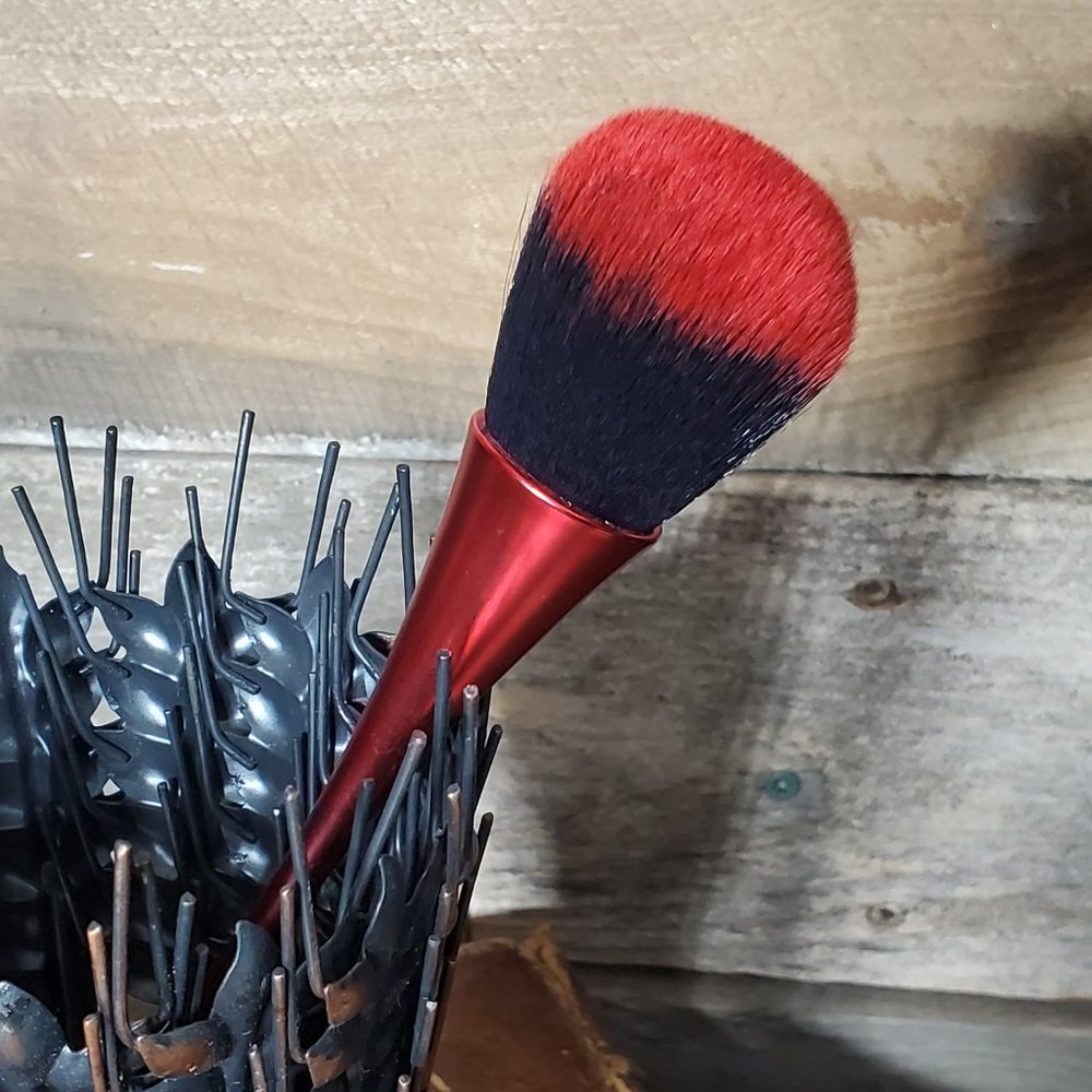 Large Professional Powder Brush - Black & Red